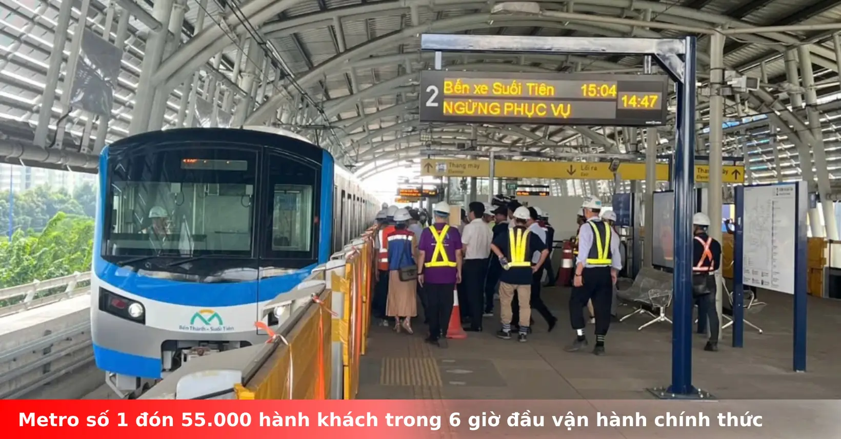 Metro số 1 đón 55.000 hành khách trong 6 giờ đầu vận hành chính thức